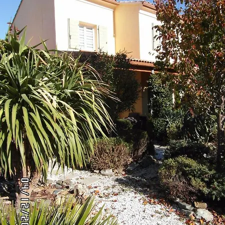 Avec Commodites Bed and Breakfast 4*