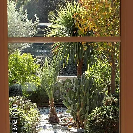 Avec Commodites Bed & Breakfast 4*