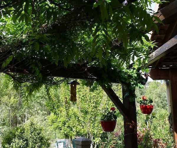 Alojamento de Acomodação e Pequeno-almoço Avec Commodites 4*